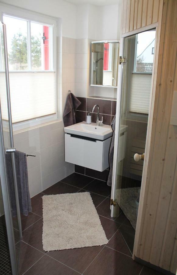 Fischer'S Ferienhaus Ruegen Mit Sauna Und Kamin Ummanz Екстериор снимка